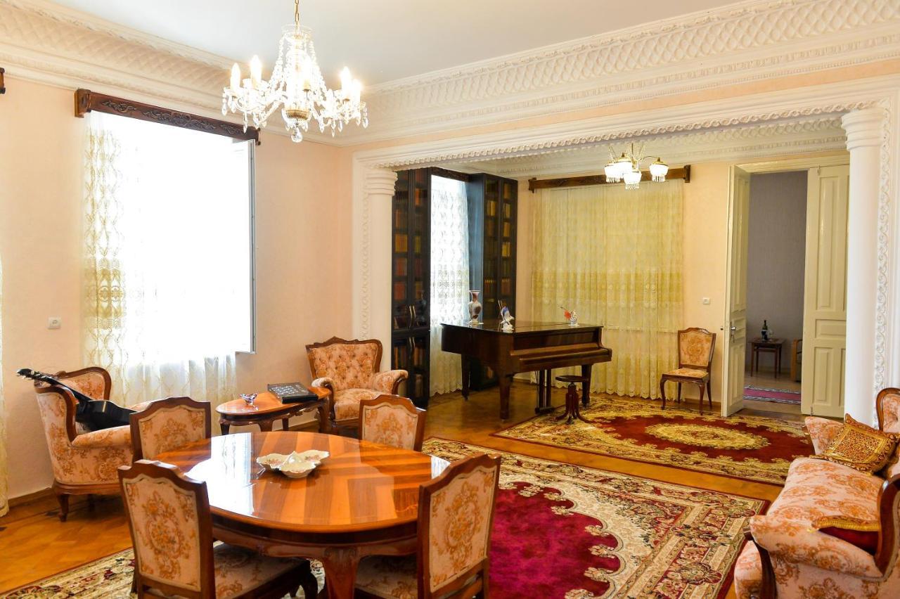 Gold Guest House Kutaissi Exterior foto