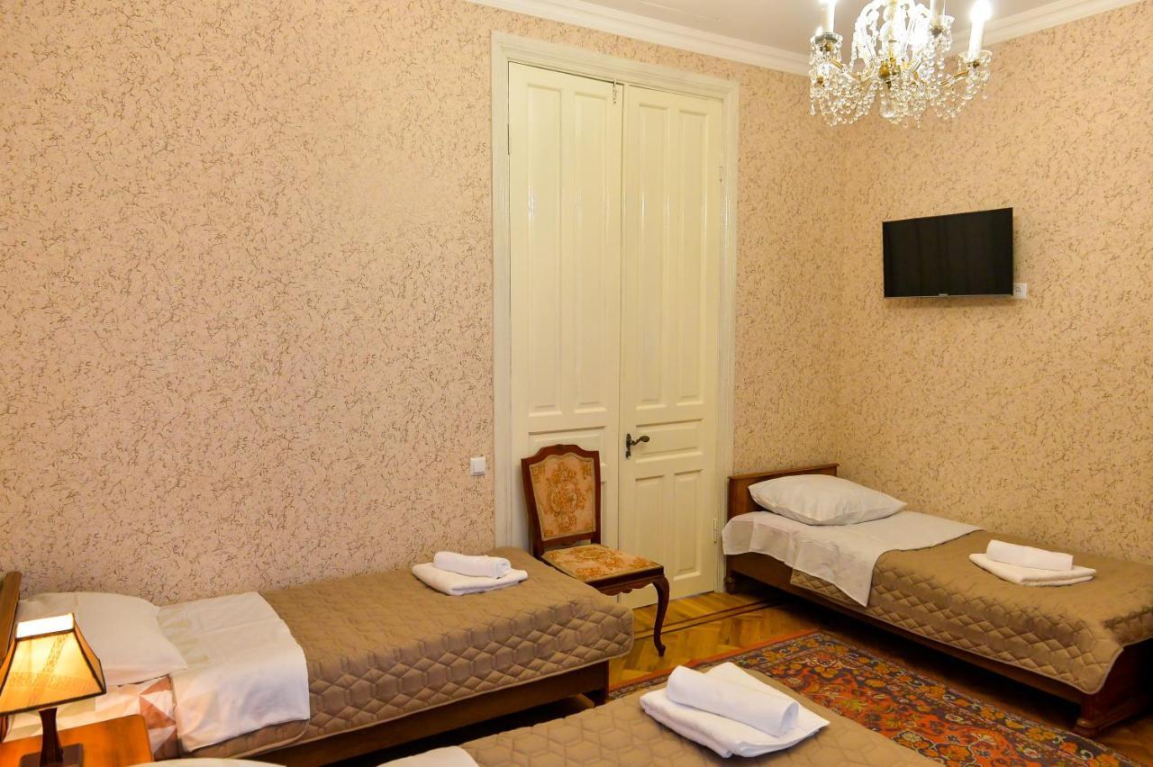 Gold Guest House Kutaissi Exterior foto