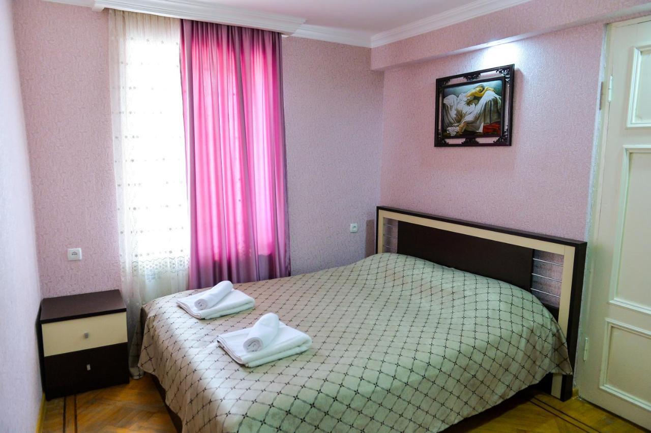 Gold Guest House Kutaissi Exterior foto