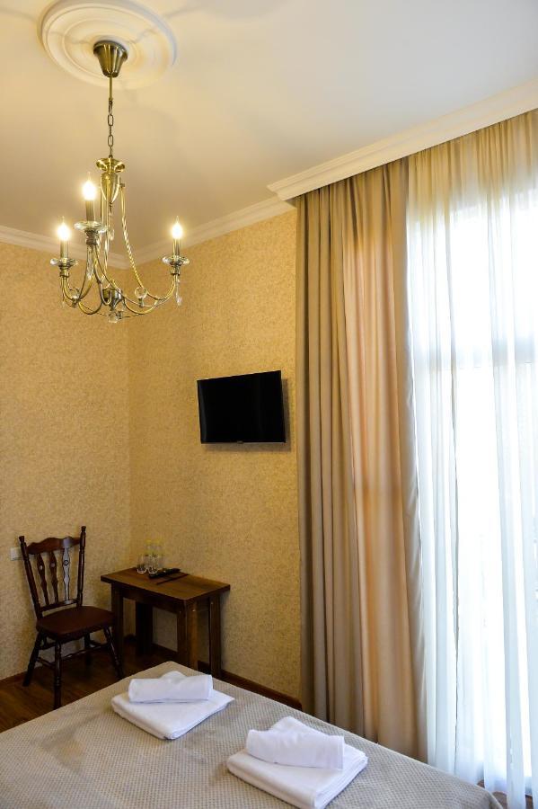 Gold Guest House Kutaissi Exterior foto