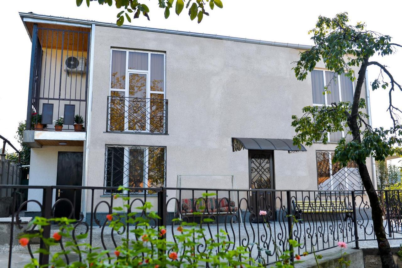 Gold Guest House Kutaissi Exterior foto