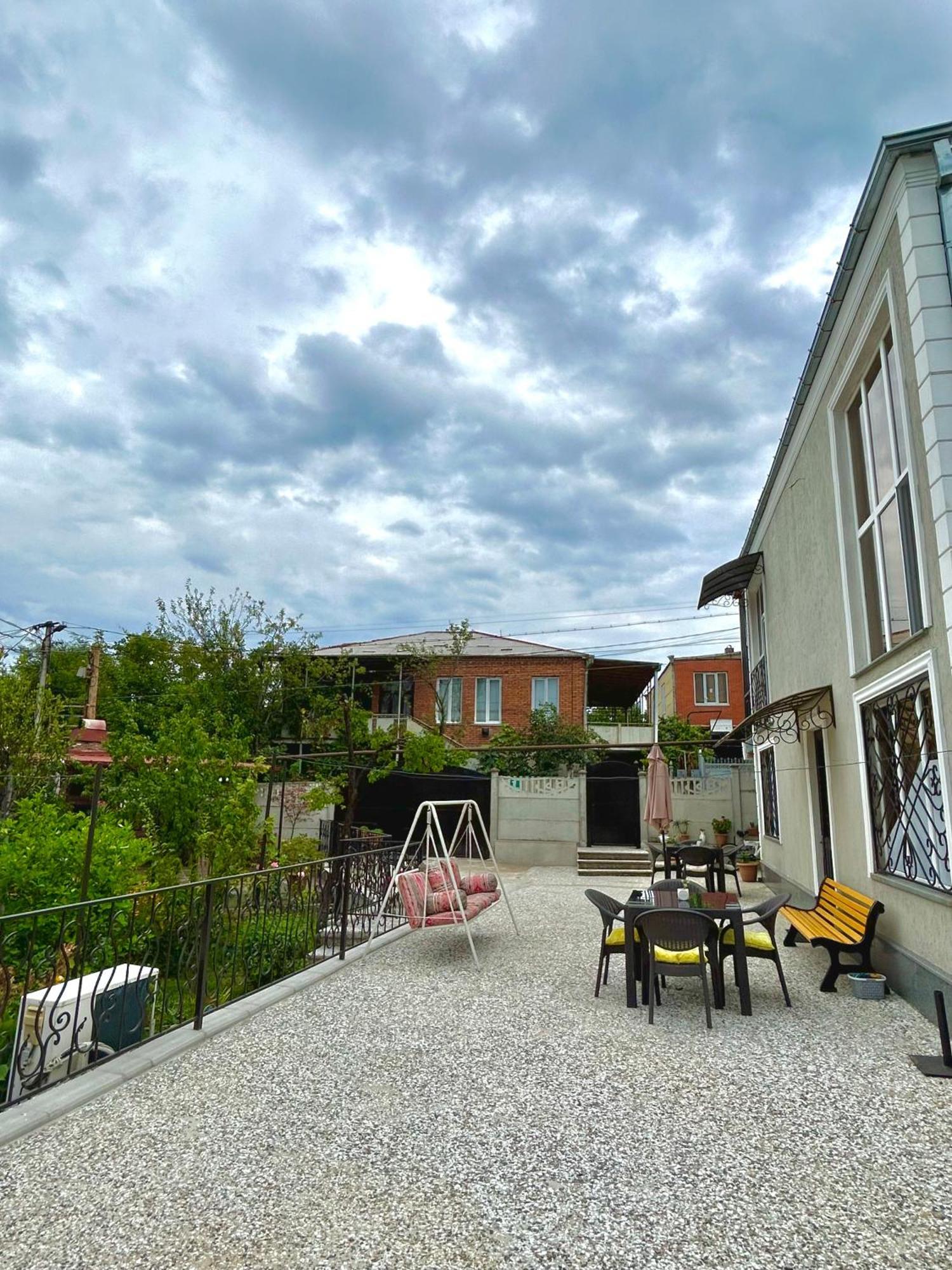 Gold Guest House Kutaissi Exterior foto