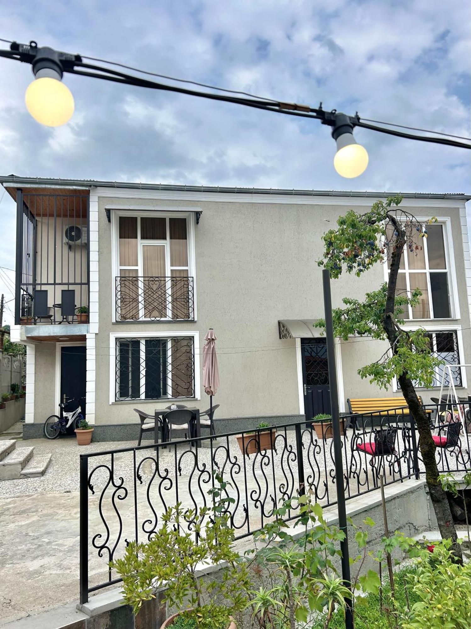 Gold Guest House Kutaissi Exterior foto