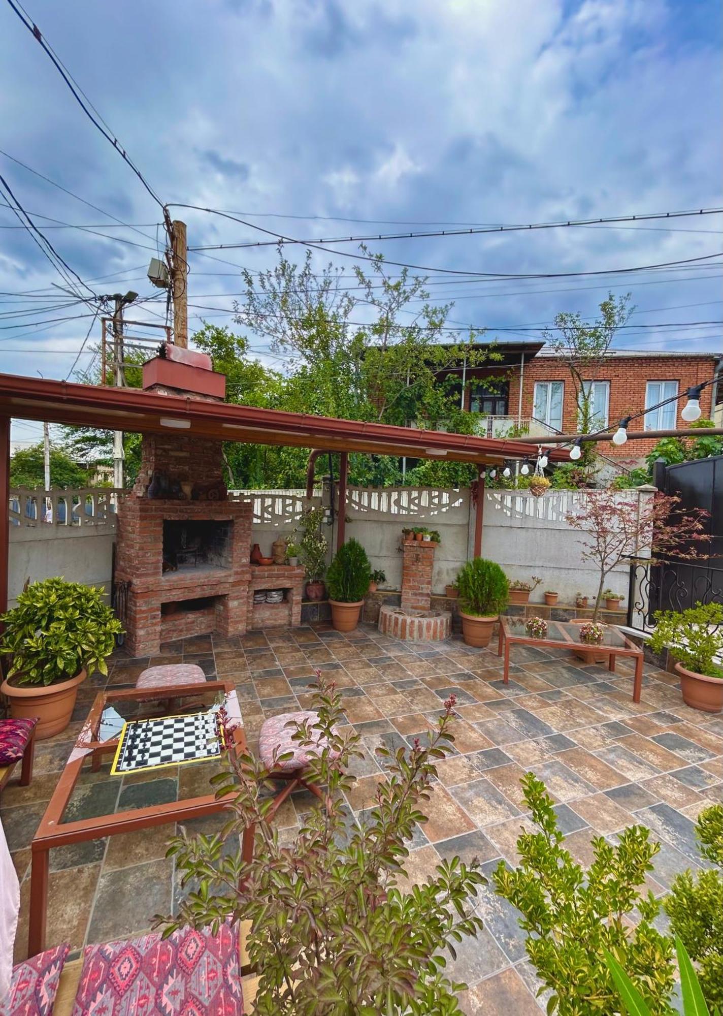 Gold Guest House Kutaissi Exterior foto