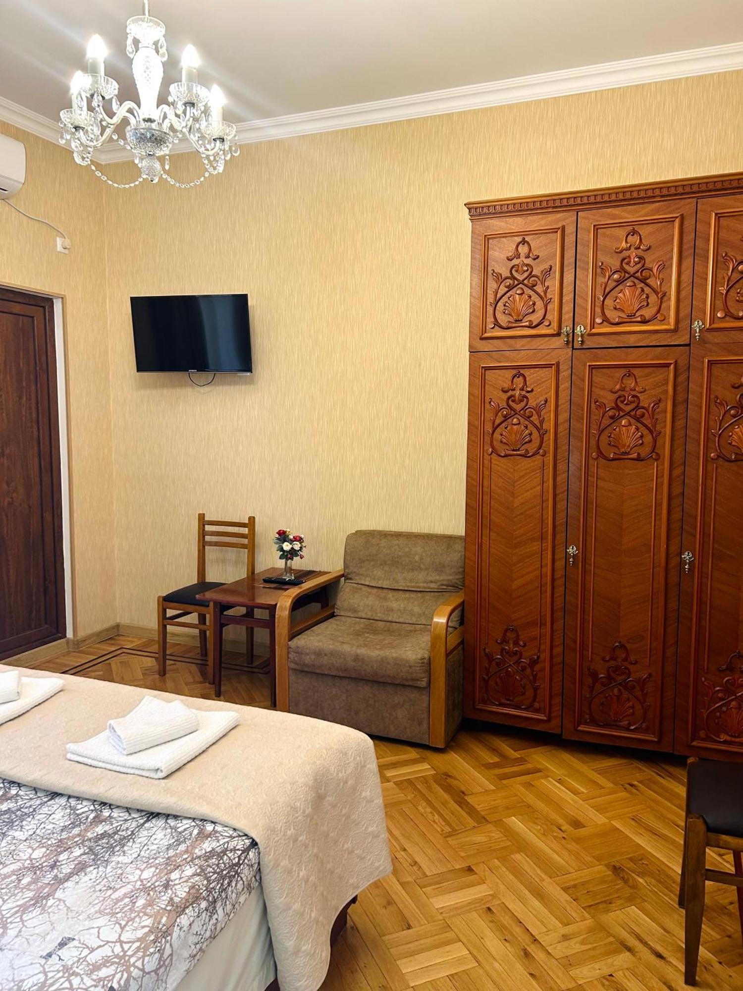 Gold Guest House Kutaissi Exterior foto
